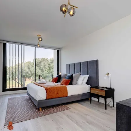 Modern Townhouse On Golf Club Holiday home *